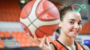 Céline Dumerc et sa Compagne Pauline : Amour et Passion pour le Basket