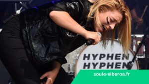 La Chanteuse du Groupe Hyphen Hyphen – Biographie Complète et Performances Légendaires