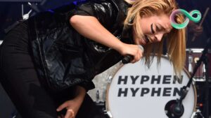 Chanteuse Hyphen Hyphen Perte de Poids et Effondrement de Santa à l'Olympia : Ce Qu'il Faut Savroi