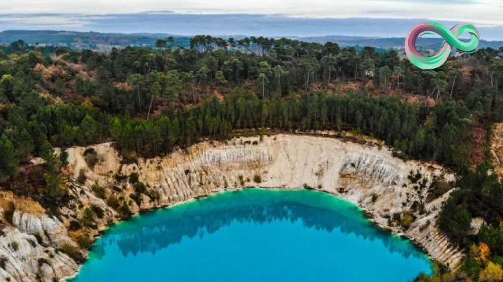 Guizengeard : Explorez le Magnifique Lac Bleu en Charente